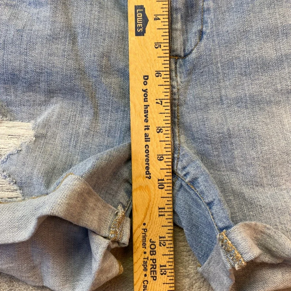 Soho New York & Company Distressed Light Wash Cuffed Denim Shorts Womens Size 6
